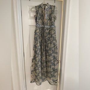 Beautiful Indian gown perfect for parties. Size M/L